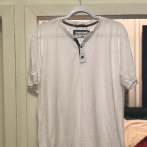 PD&C men’s three-button White XL Henley